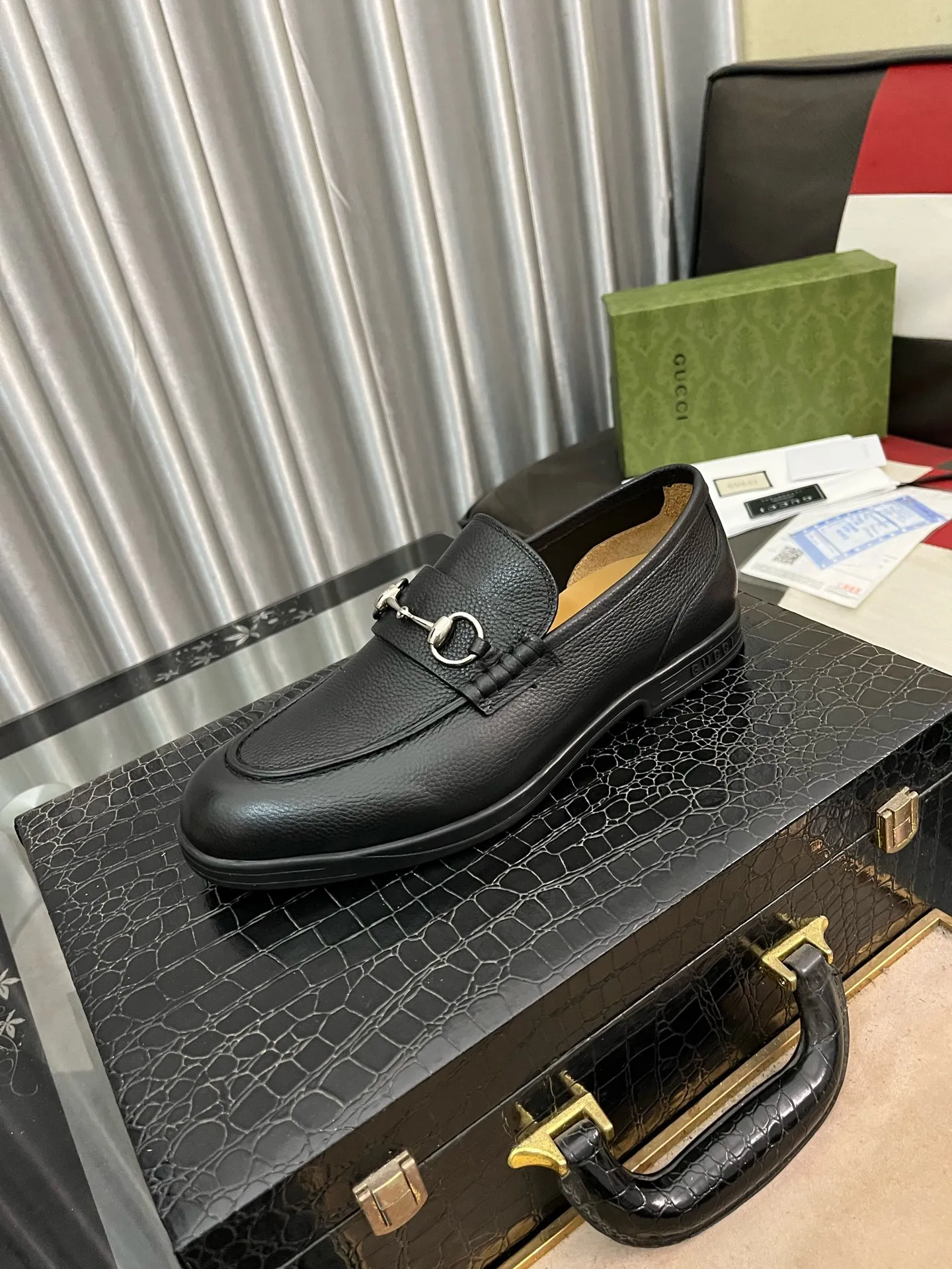 Men's shoes 💰540⌚️⌚️【GUCCi】Original frosted calfskin, water-dyed cowhide lining, original outsole, men's and women's fashion, formal casual leather shoes, slip-on men's and women's shoes series, young fashion, European and American trends, British style, casual matching, comfortable feet, standard code: men's size 38-443️⃣Colors available